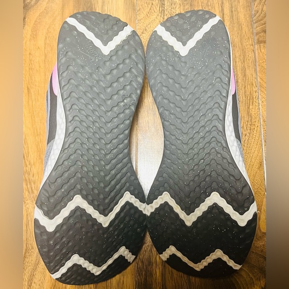 Womens Nike REVOLUTION Grey Psychic Pink Running Sneaker - Picture 5 of 5